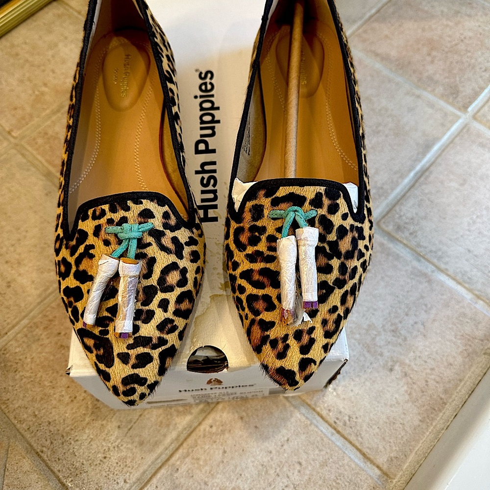 Hush puppies brand leopard tasseled flats. Fits size 9.